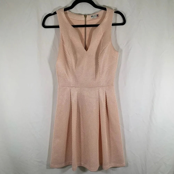 KUT from the Kloth Dress Women's 2 Light Pink Textured Vneck Fit + Flare - Picture 1 of 10